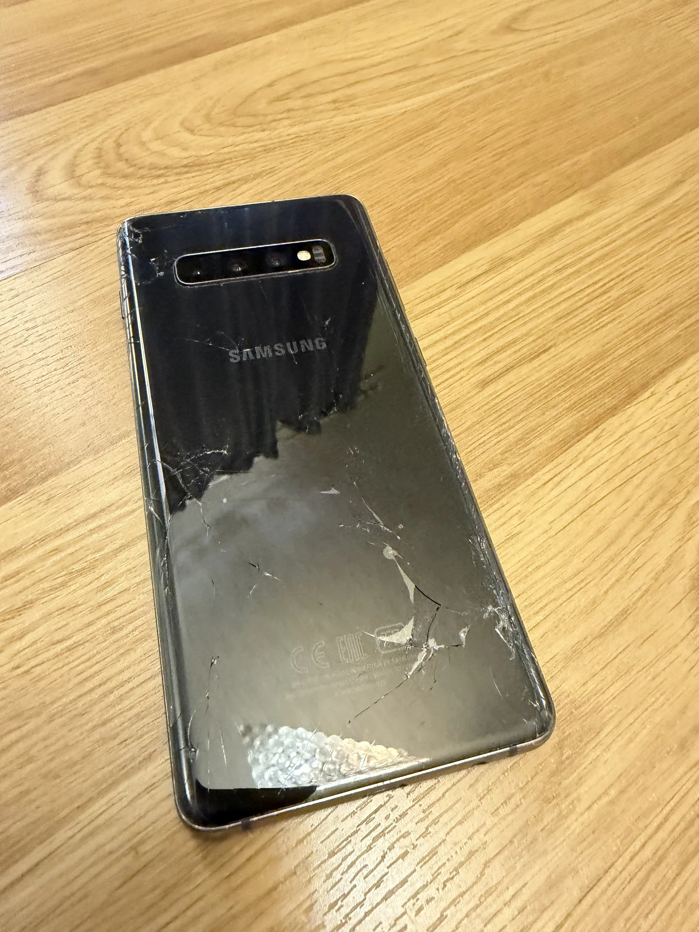 Samsung Galaxy S10+ - миниатюра 3