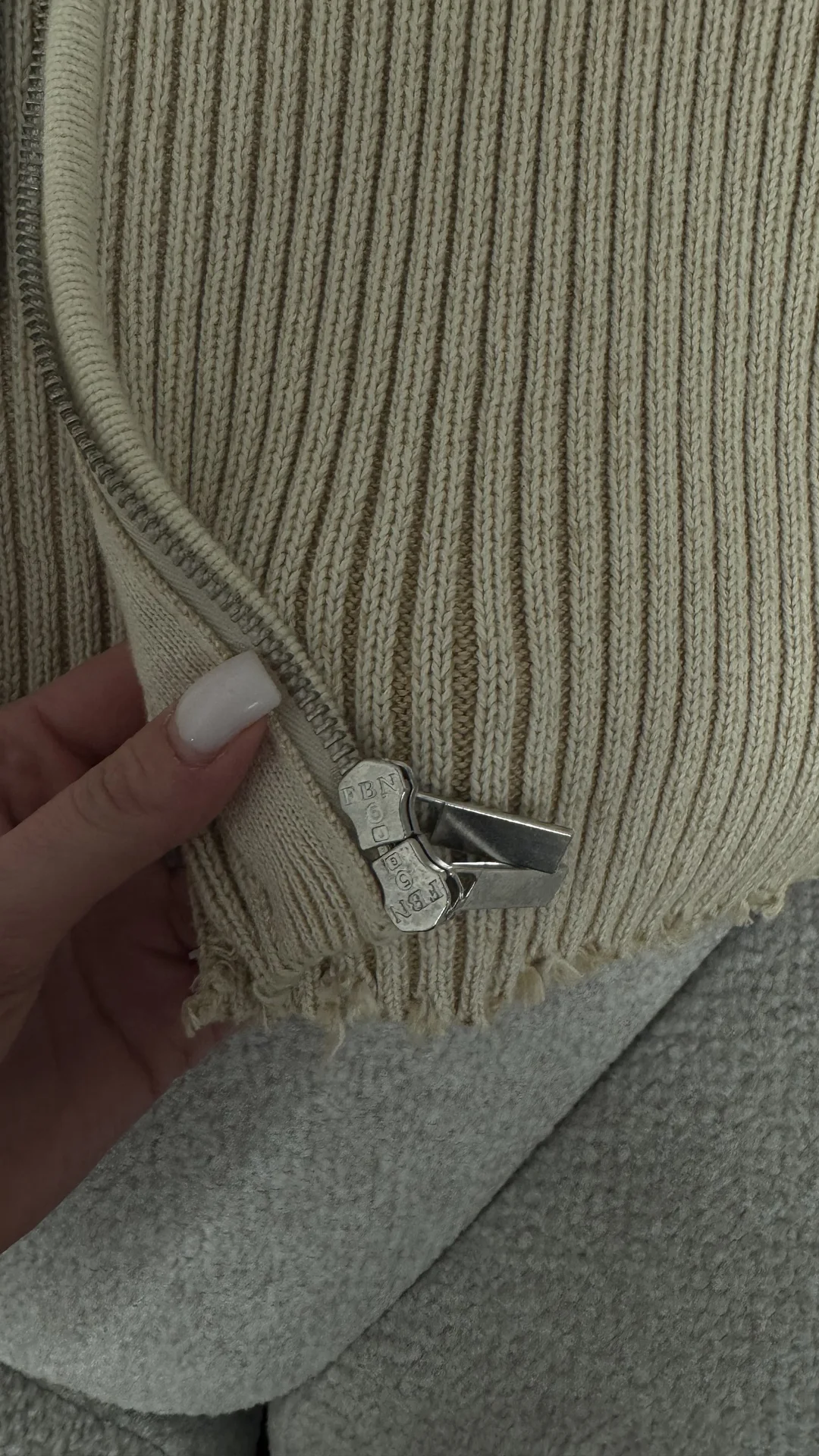 Кофта Zara укороченная на молнии с капюшоном бежев - миниатюра 4