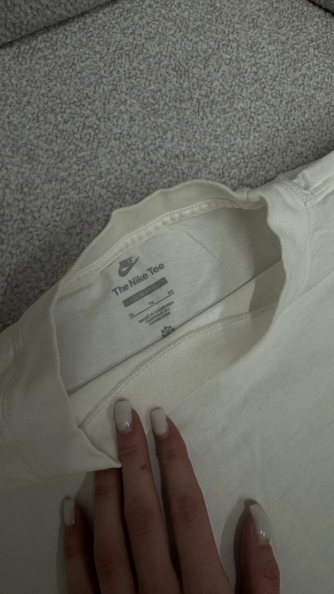 Футболка Nike оригинал белая oversize The Nike Tee - миниатюра 4