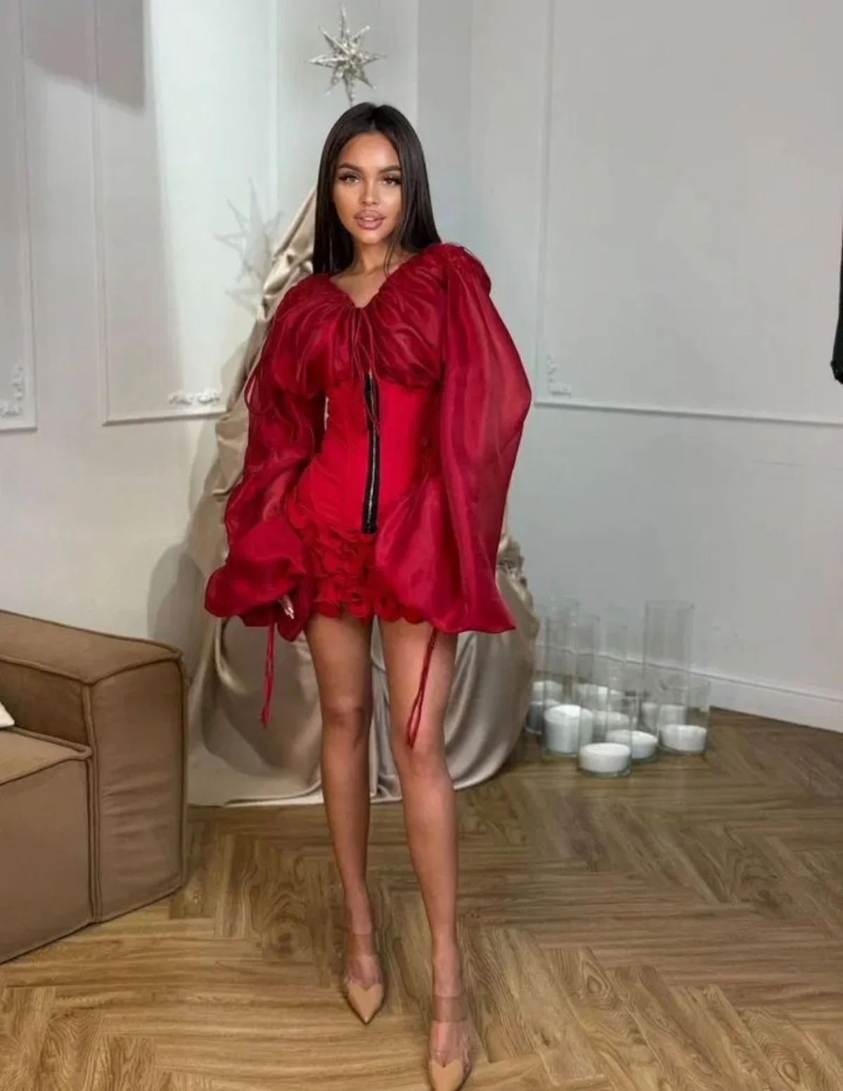 Красное платье со шлейфом - миниатюра 6