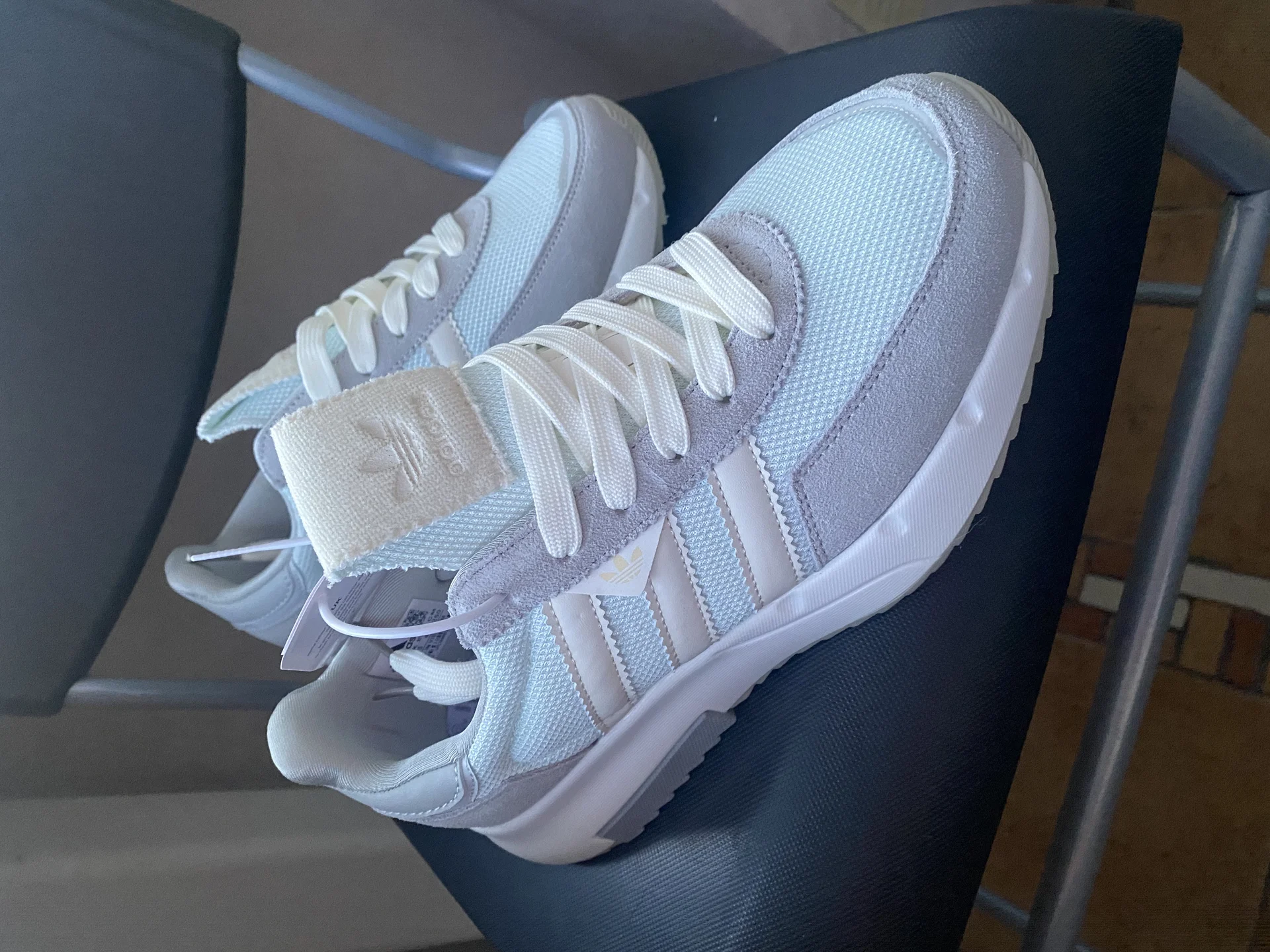 Кроссовки женские Adidas натуральные - миниатюра 6