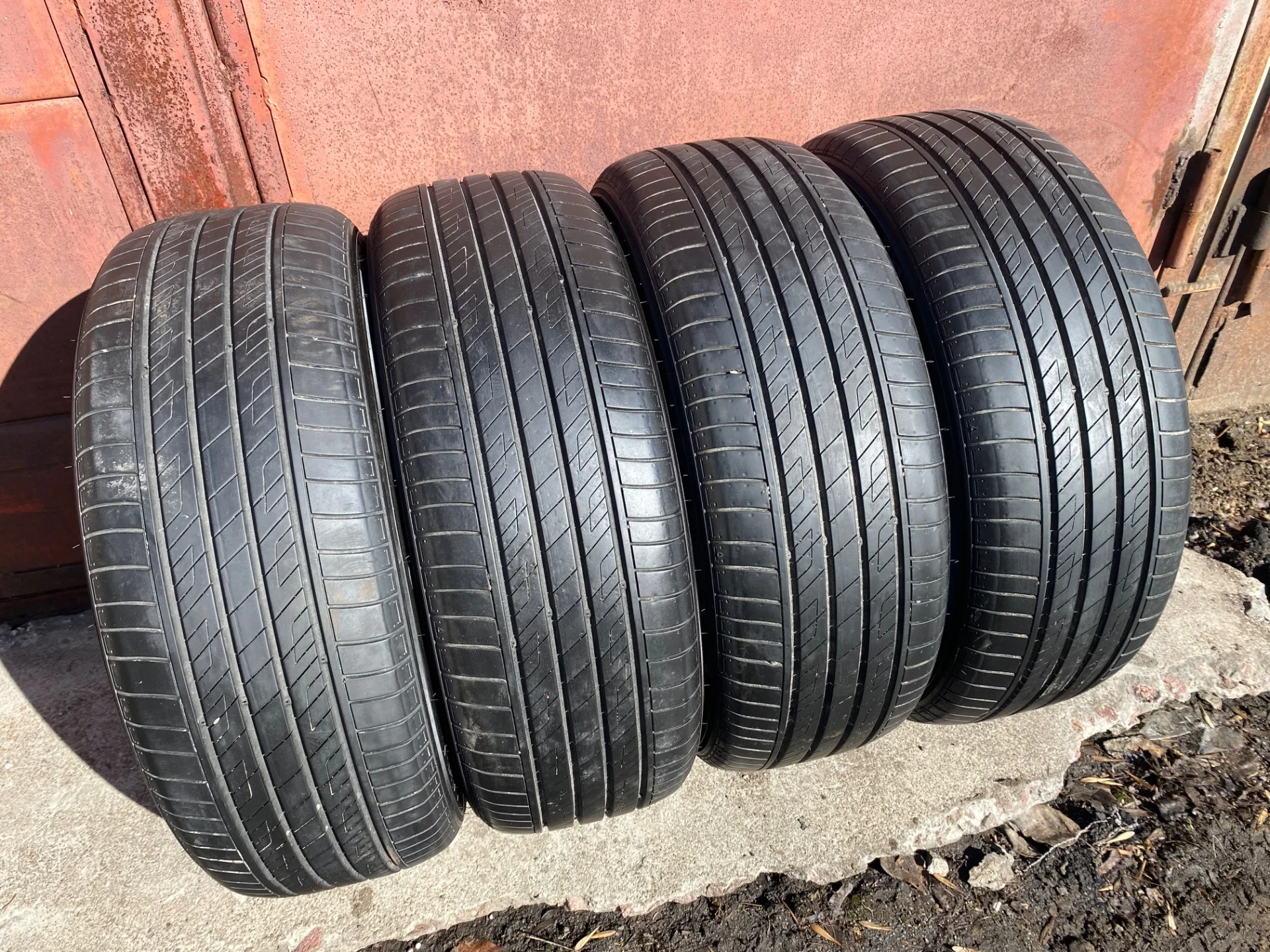 Kumho HS63 225/55R18 - изображение 1