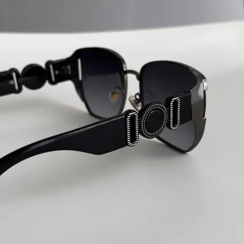 Солнцезащитные очки VERSACE