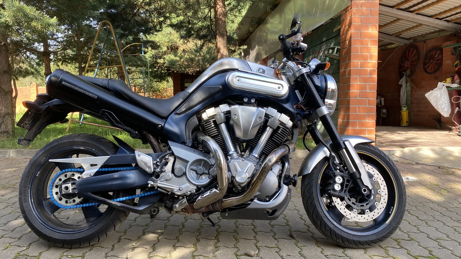 Мотоцикл Yamaha MT-01 - миниатюра 2