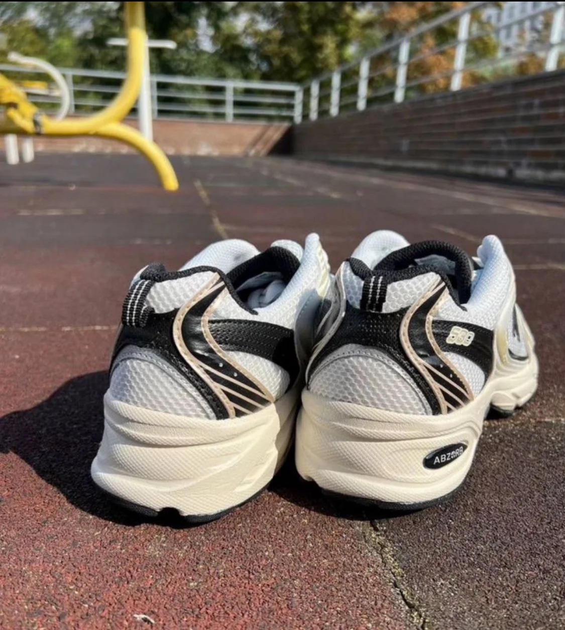 Кроссовки оригинал new balance 530 9,5us - миниатюра 2