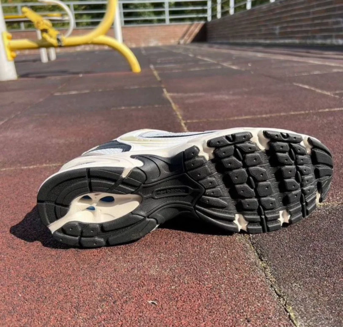 Кроссовки оригинал new balance 530 9,5us - миниатюра 5