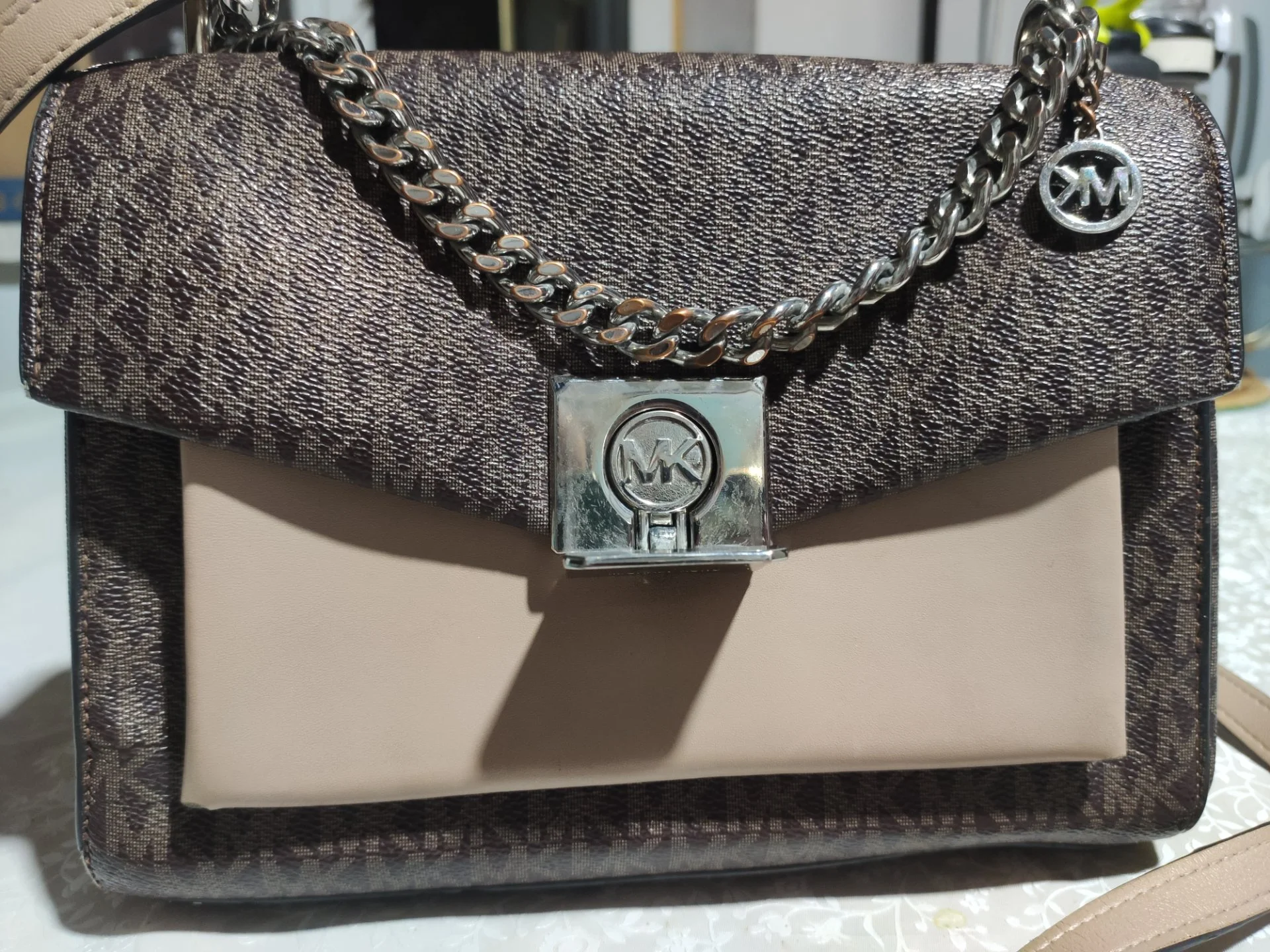 Michael Kors Lita Medium кросс боди