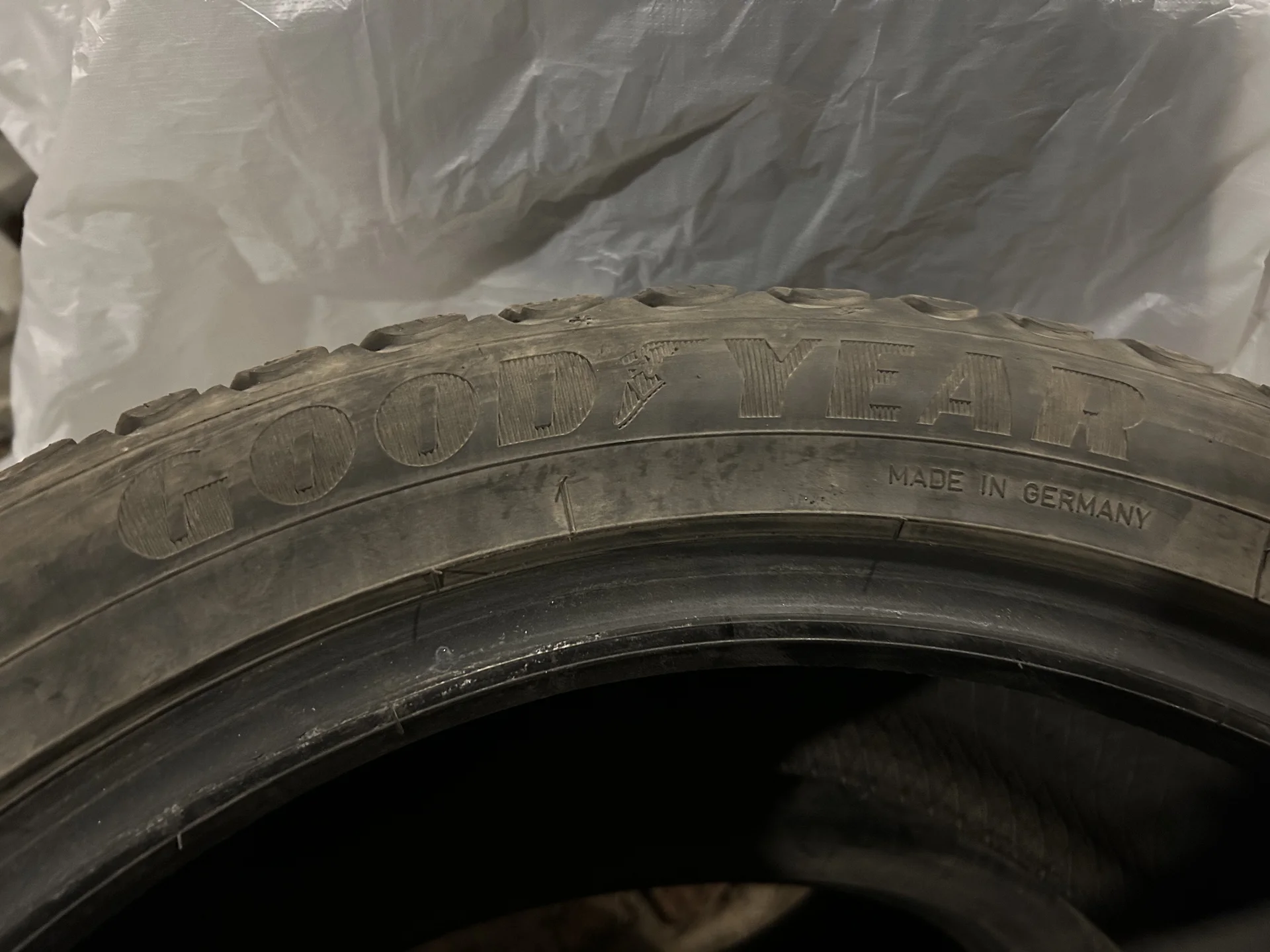 Goodyear Ultra Grip Ice Arctic 2 245/45 R18 - миниатюра 2