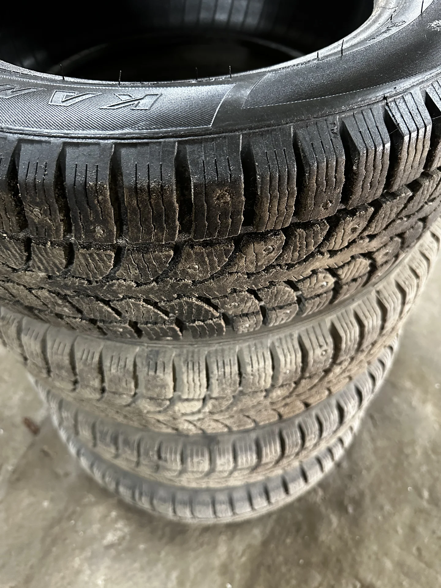 шины зимние R14 185/60 - изображение 1
