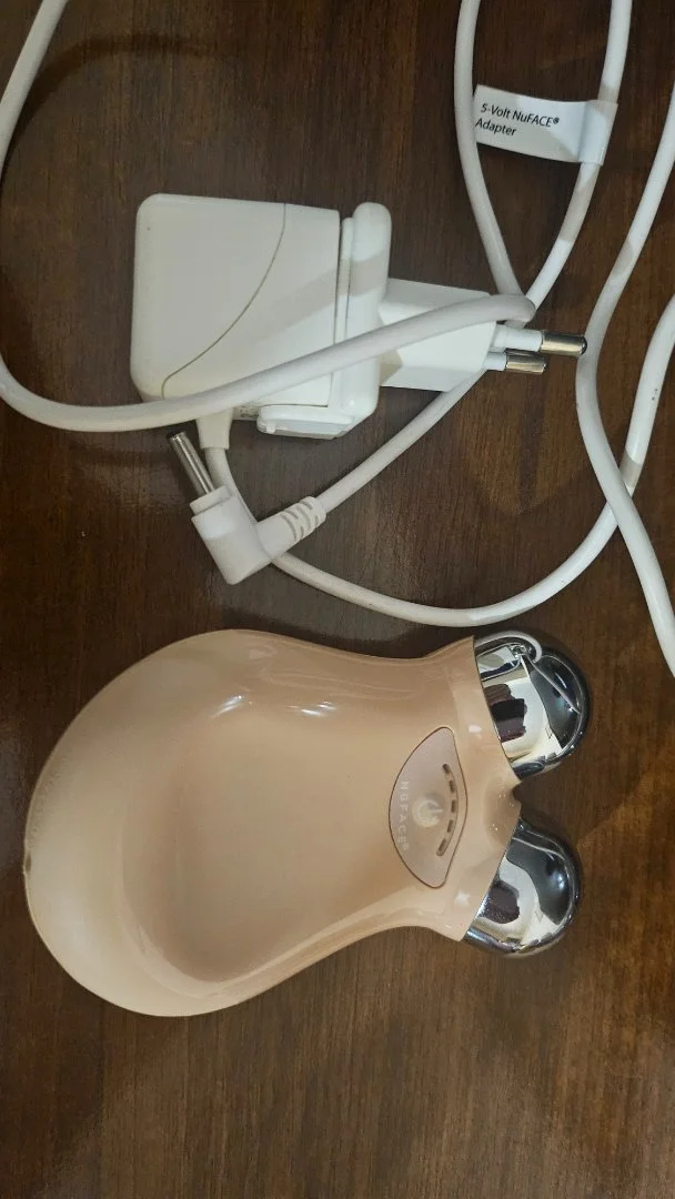 Nuface mini микротоковый массажер для лица и шеи