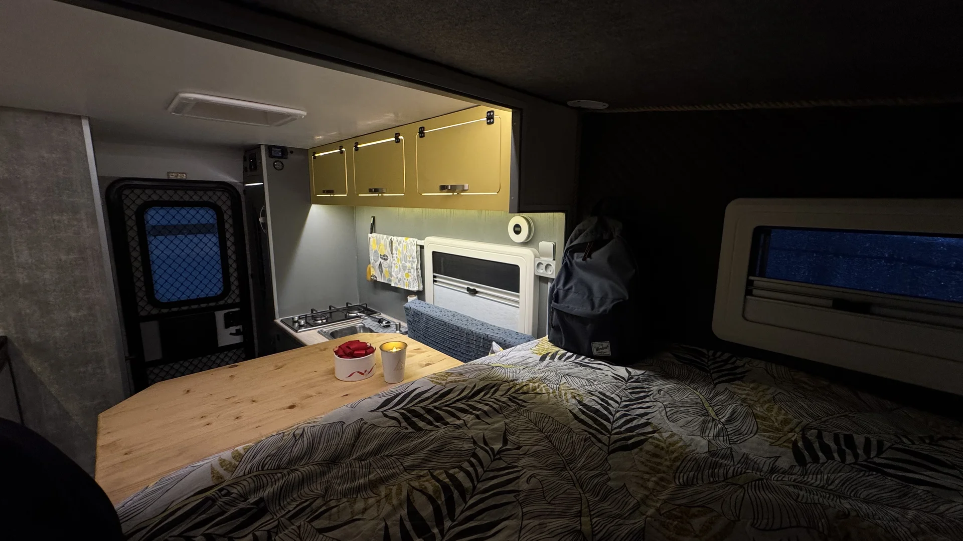 Жилой модуль на пикап Piligrim Camper 370L - миниатюра 8