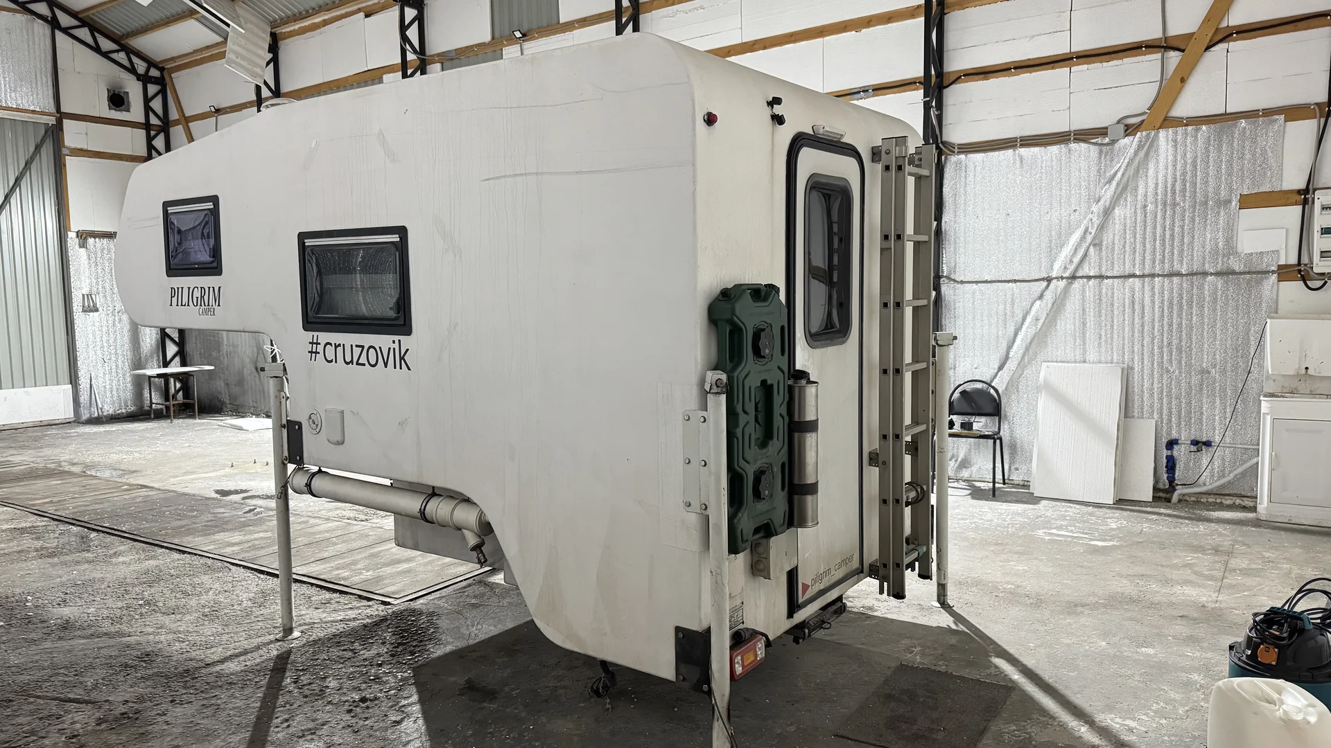 Жилой модуль на пикап Piligrim Camper 370L - миниатюра 10