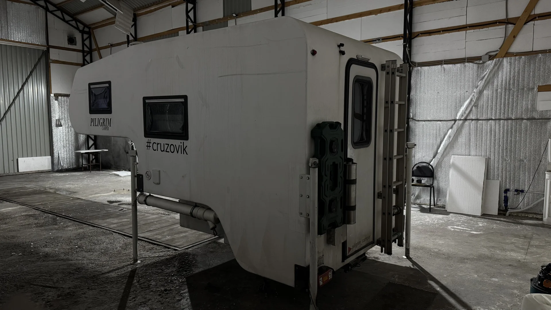 Жилой модуль на пикап Piligrim Camper 370L - миниатюра 11