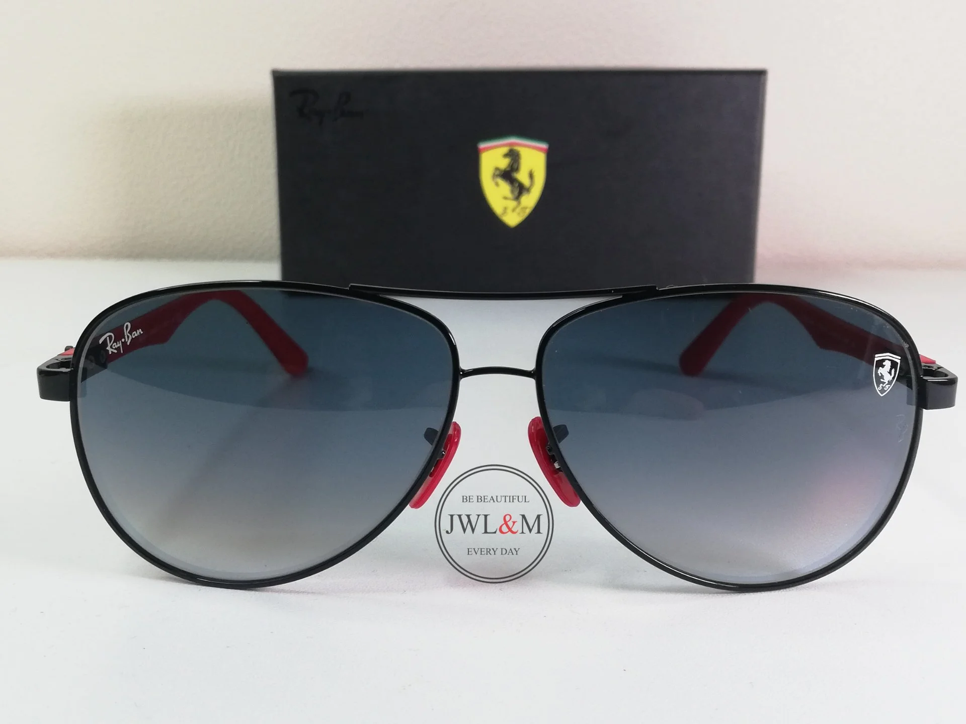 Солнцезащитные очки Ray Ban Ferrari - изображение 1