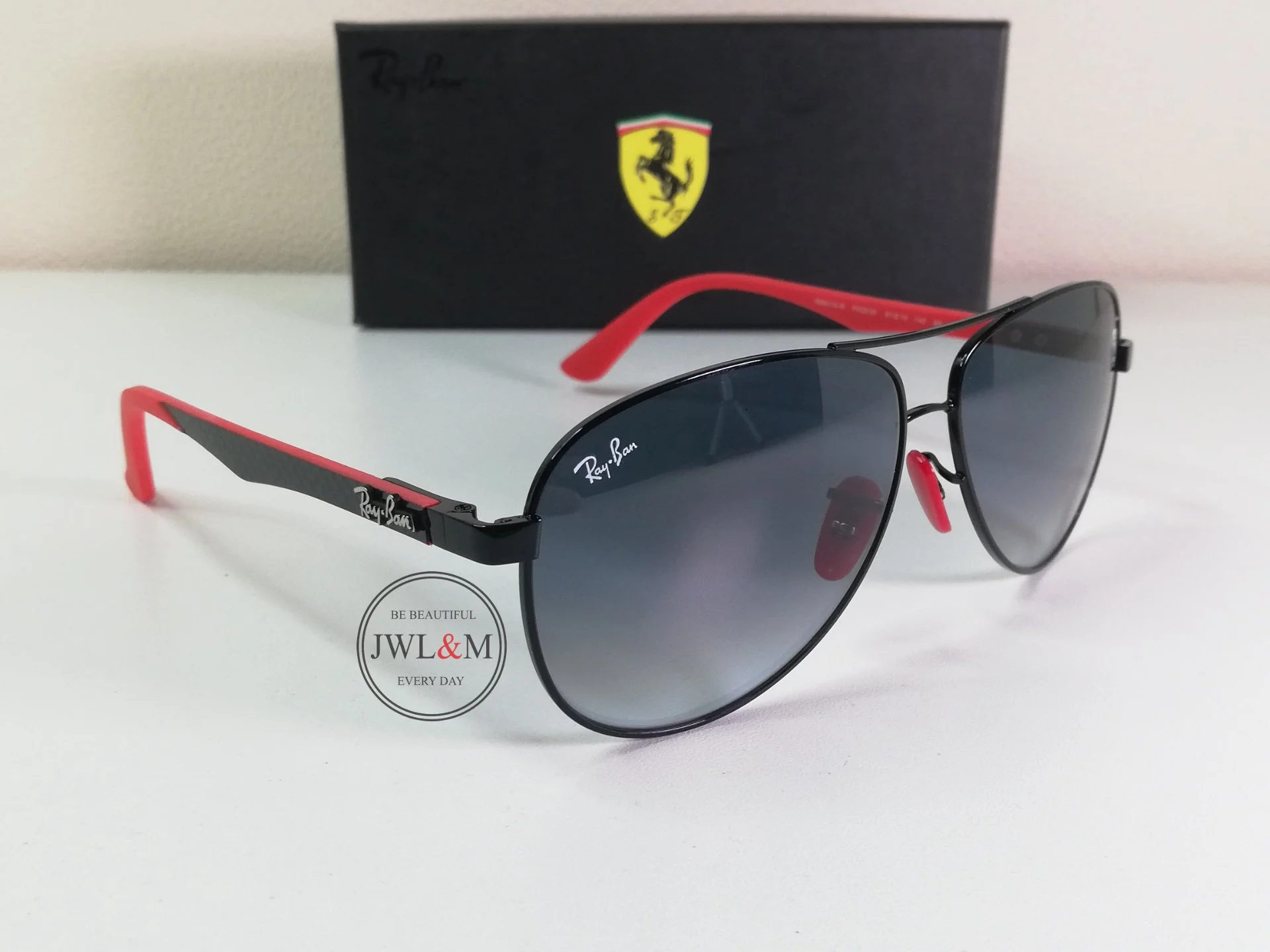 Солнцезащитные очки Ray Ban Ferrari - миниатюра 2
