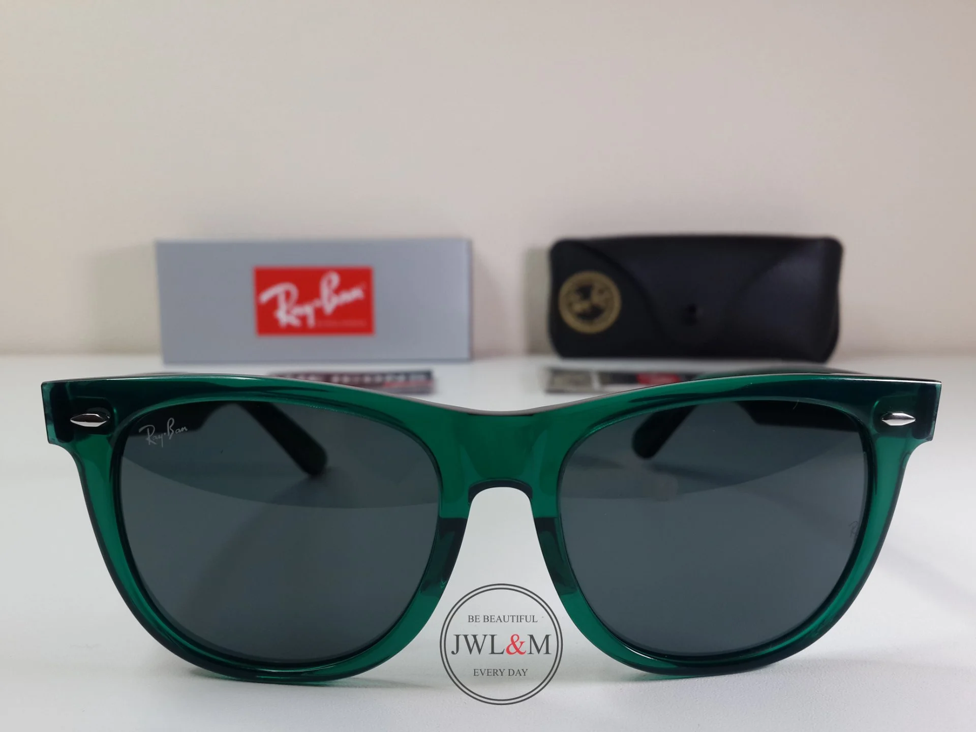 Солнцезащитные очки Ray Ban Wayfarer - изображение 1