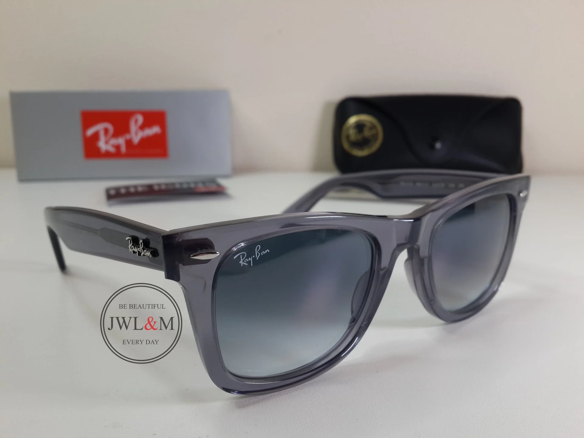 Солнцезащитные очки Ray Ban Wayfarer - изображение 1
