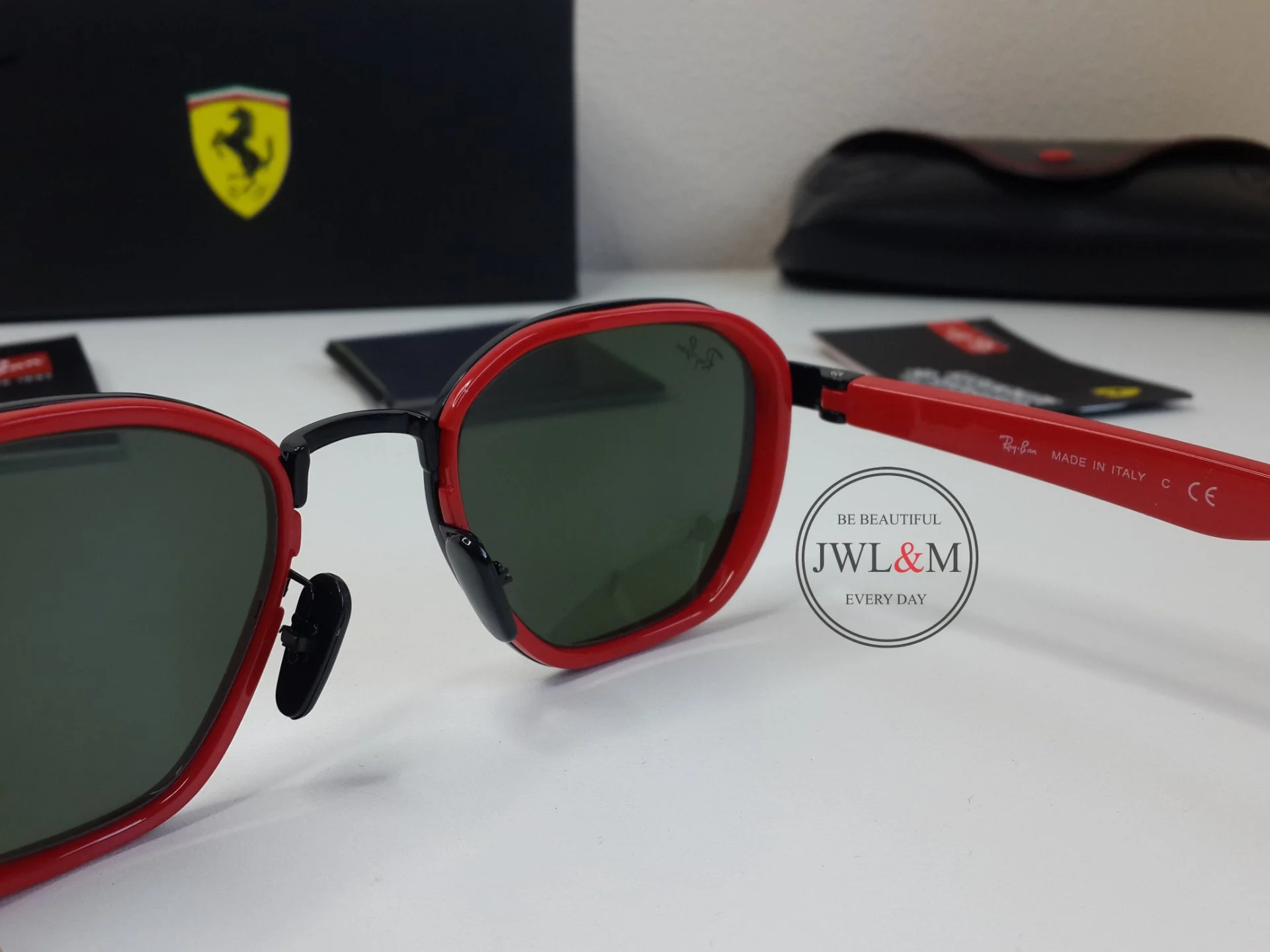 Солнцезащитные очки Ray Ban & Ferrari - миниатюра 11