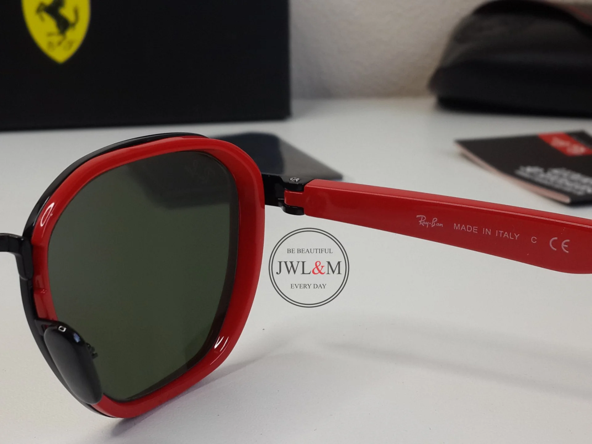 Солнцезащитные очки Ray Ban & Ferrari - миниатюра 12