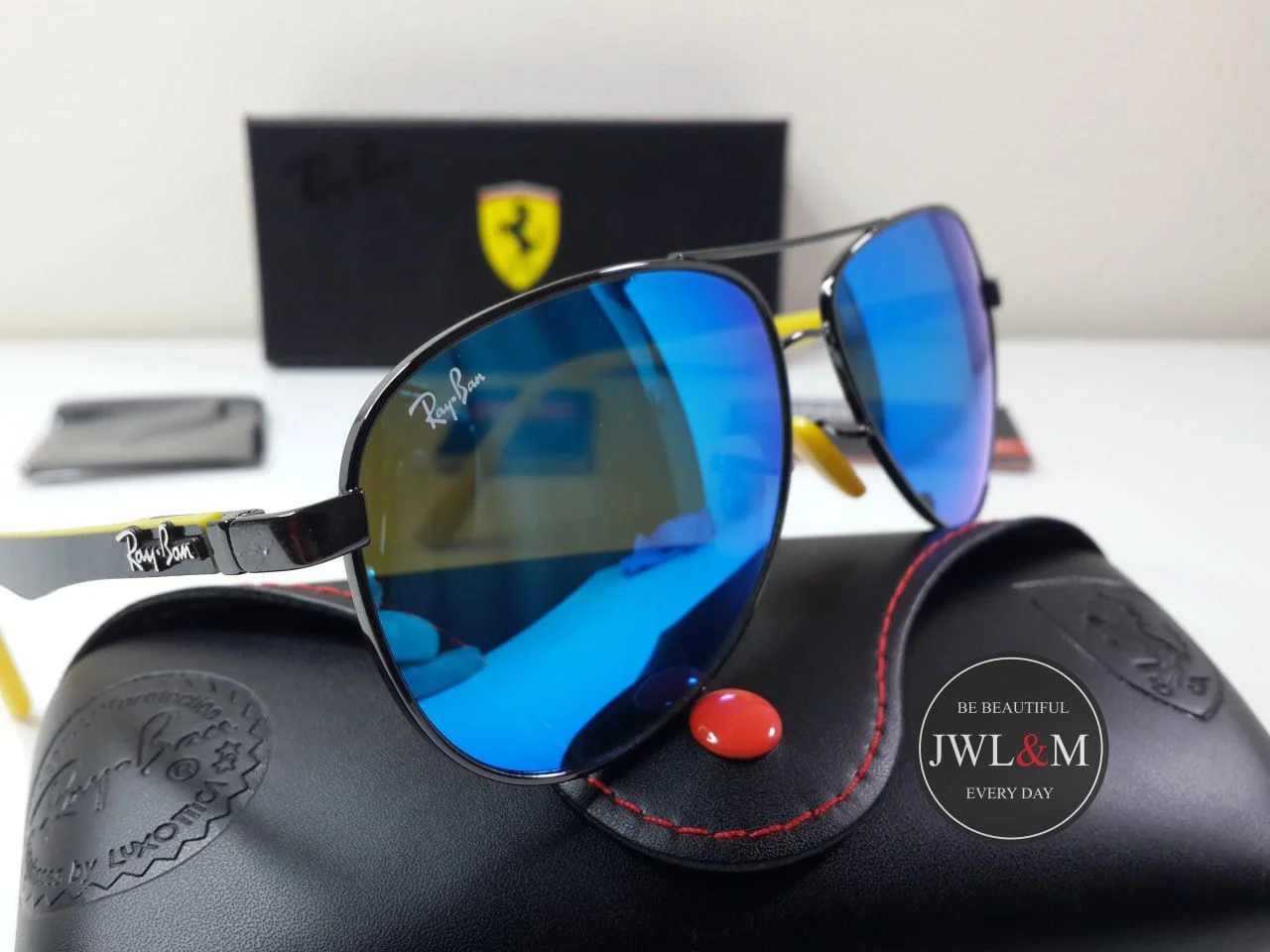 Солнцезащитные очки Ray Ban Ferrari - миниатюра 2