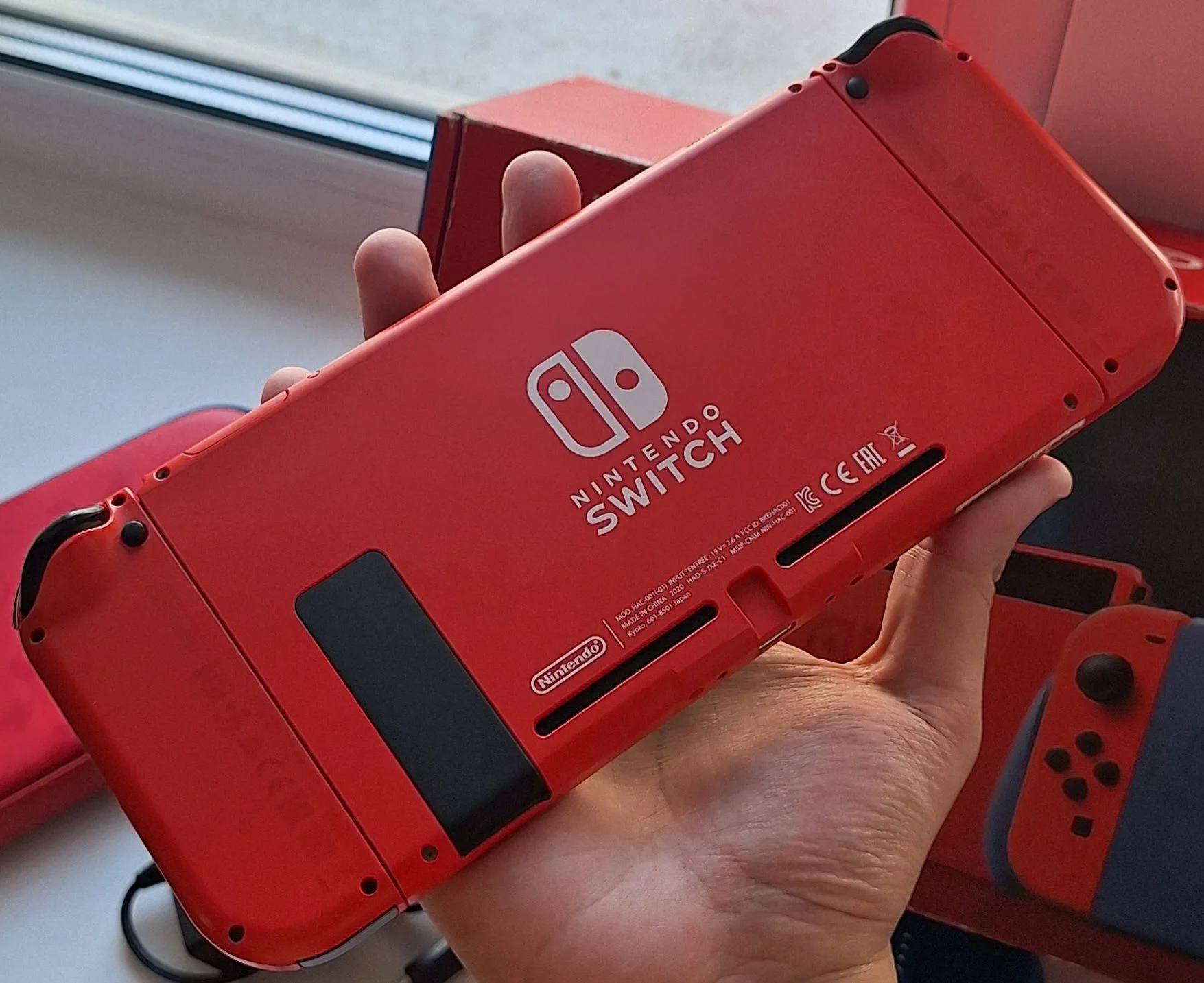 Nintendo Switch Rev 2 Mario Red & Blue - миниатюра 3