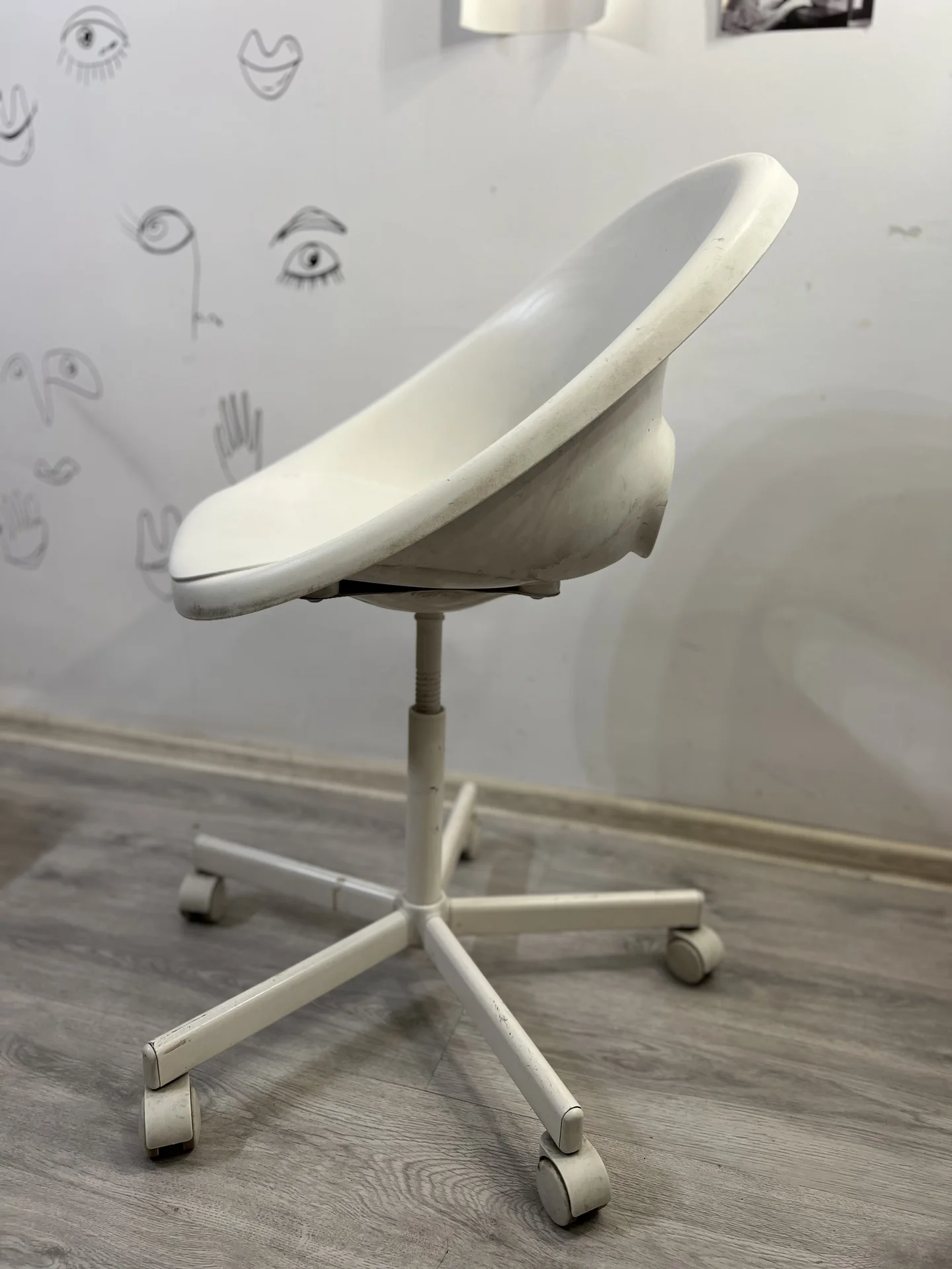 Стул на колесах IKEA - миниатюра 2