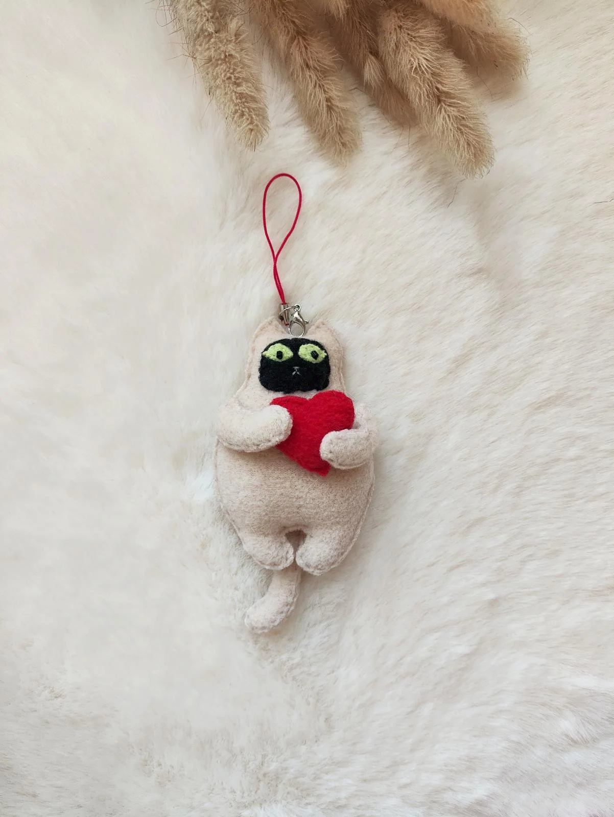 Котик с Сердечком брелок - миниатюра 2