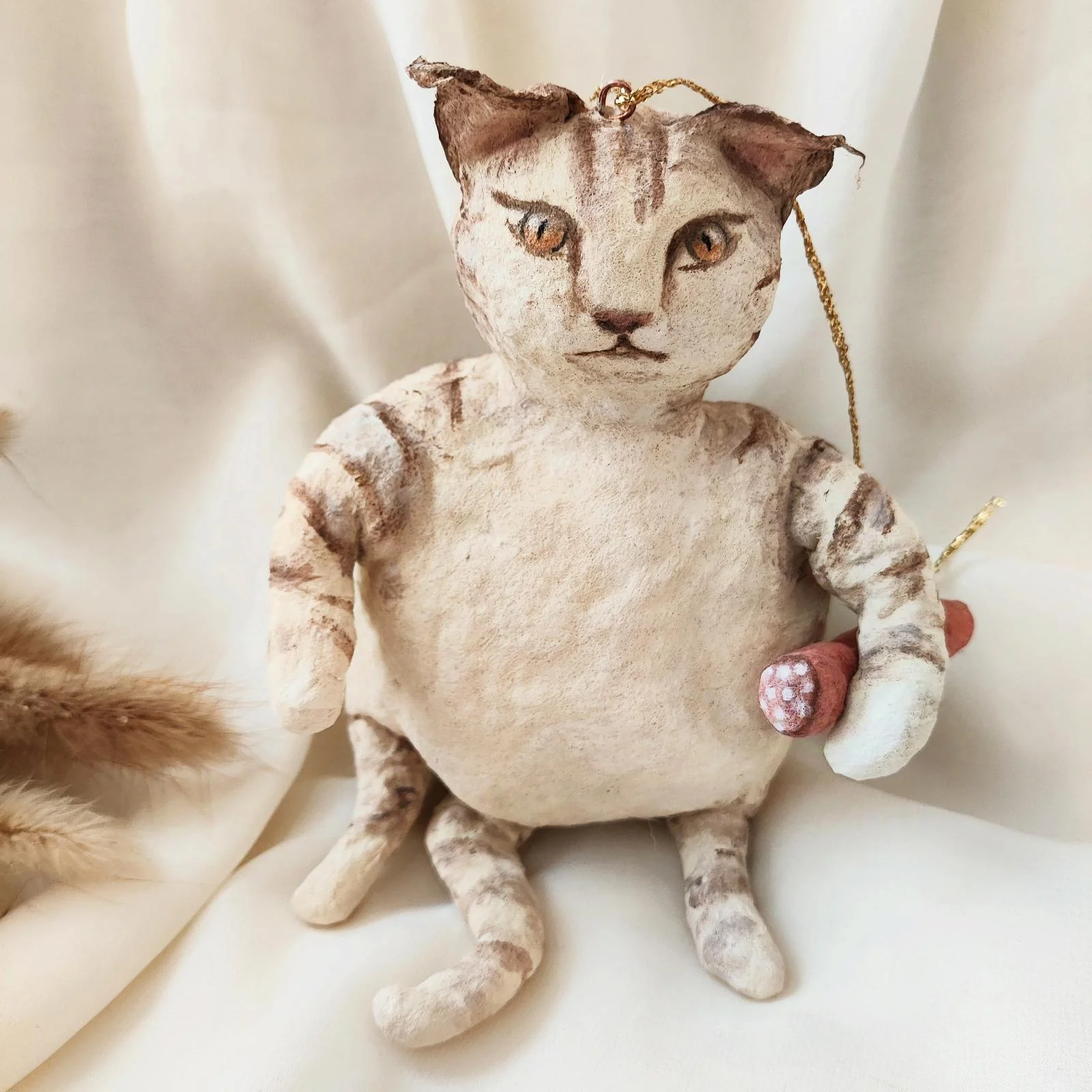 Ватная игрушка Кот с колбасой - изображение 1