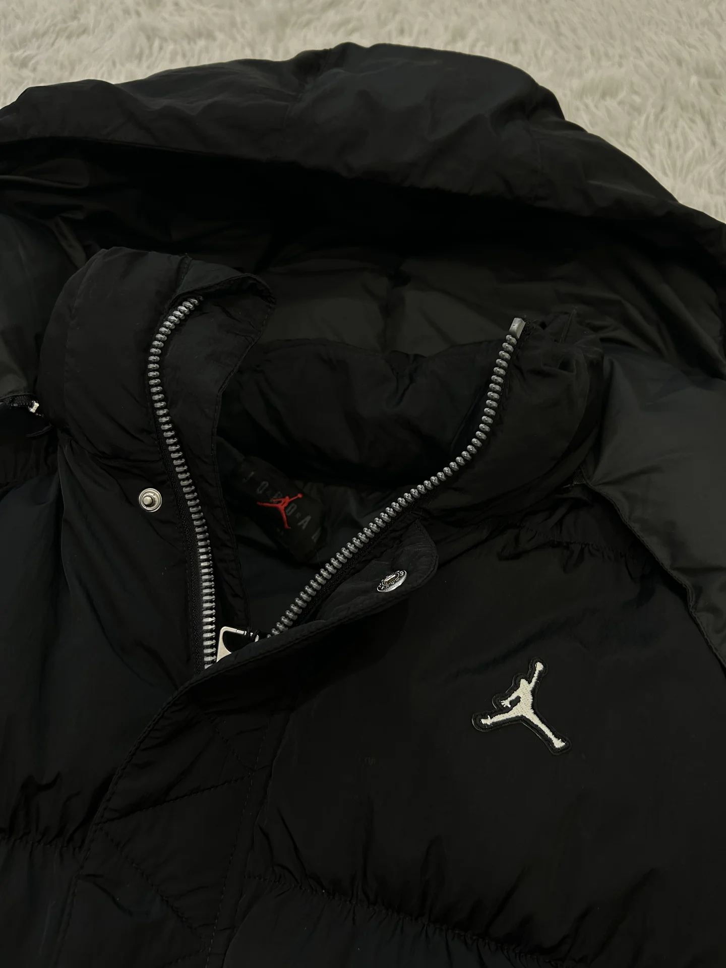 Пуховик jordan essentials - миниатюра 2