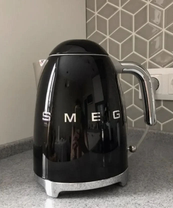 Smeg KLF03BLEU Чайник электрический с регулируемой температурой, черный - миниатюра 2