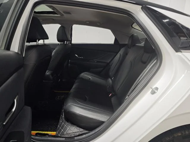 Hyundai Elantra 2022 - миниатюра 11