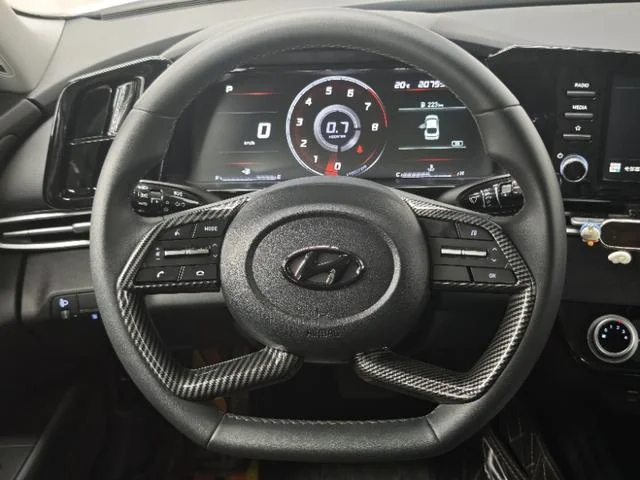 Hyundai Elantra 2022 - миниатюра 12
