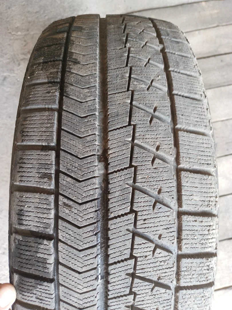 Продам резину 225/45 R 18 Bridgestone Blizzak VRX 1шт - миниатюра 2