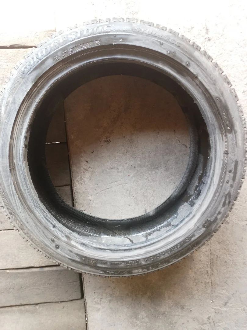 Продам резину 225/45 R 18 Bridgestone Blizzak VRX 1шт - миниатюра 3