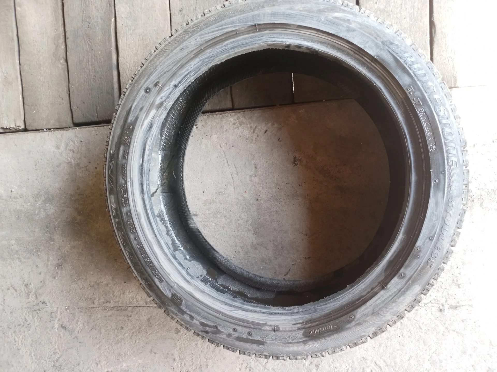 Продам резину 225/45 R 18 Bridgestone Blizzak VRX 1шт - миниатюра 4