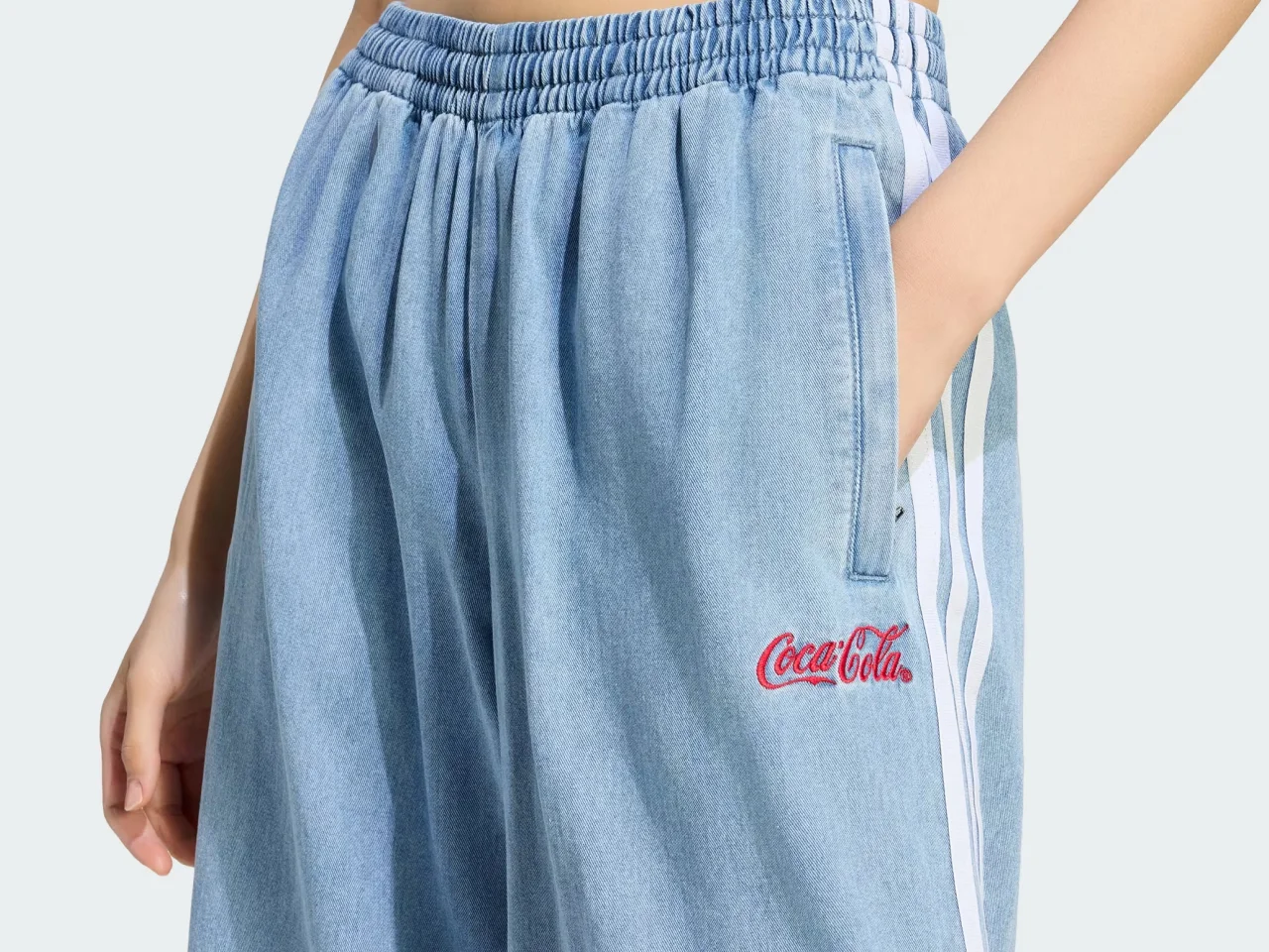 Штаны Бермуды Adidas Coca-Cola - миниатюра 4