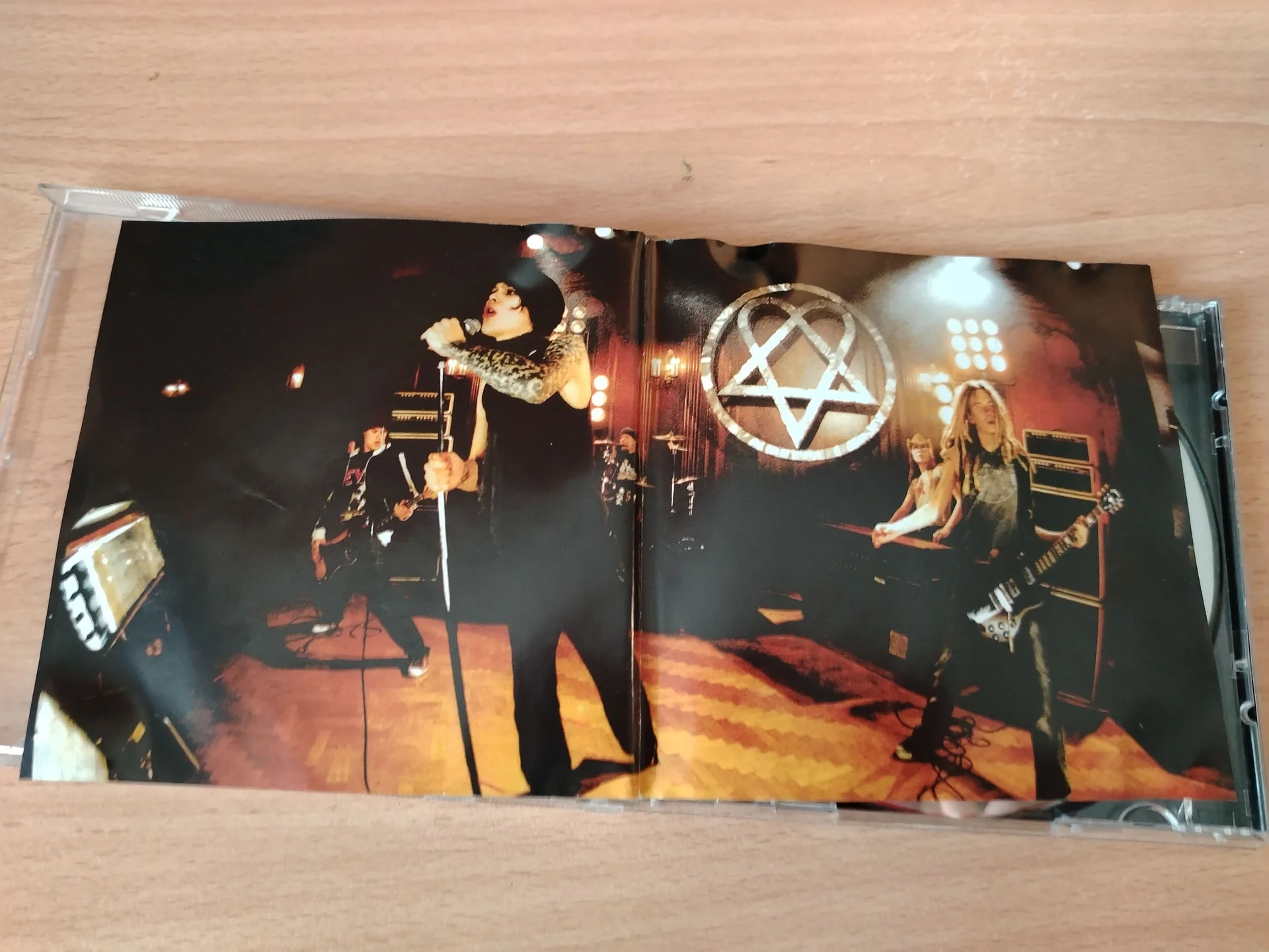 Him - Love metal (CD). - миниатюра 4