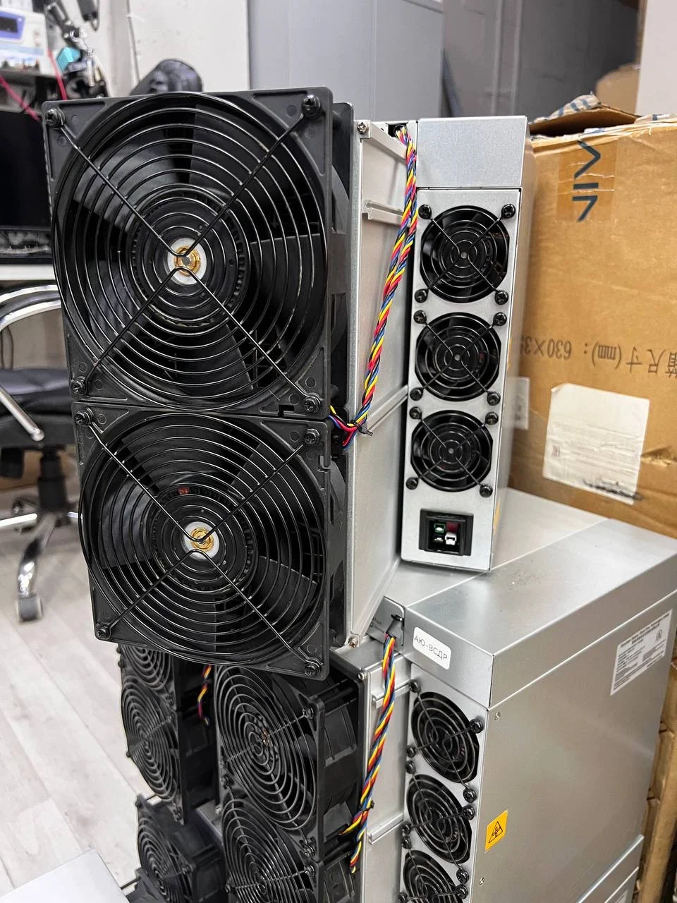Antminer S21 200Th - миниатюра 2