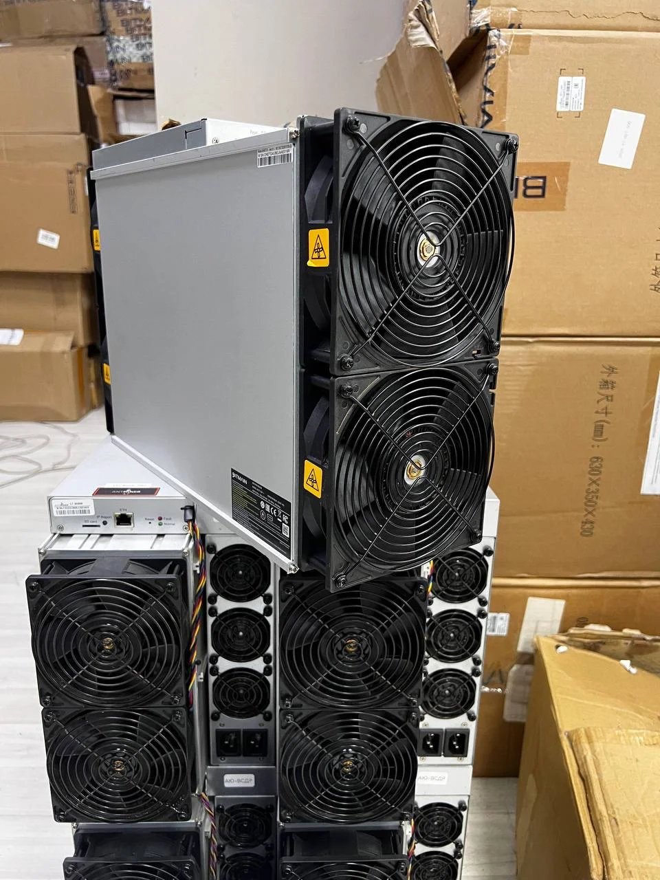 Antminer S21 200Th - миниатюра 3