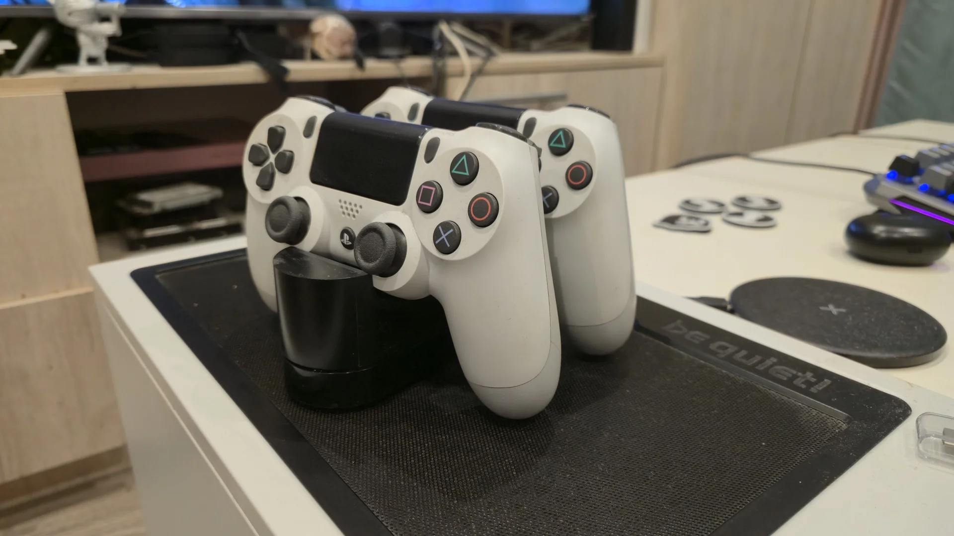 Dualshock 4 + зарядная станция (оригинал) - изображение 1