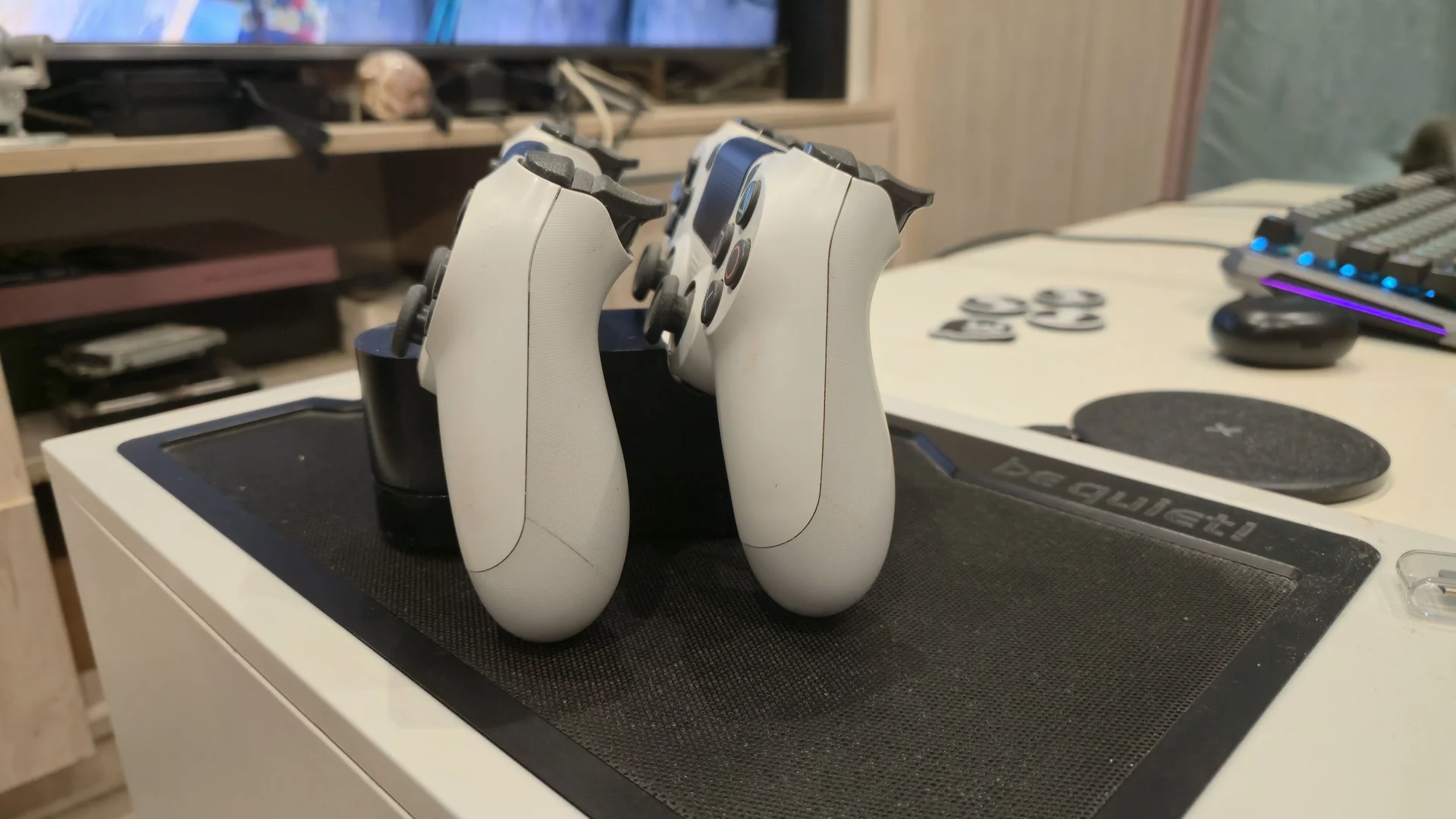 Dualshock 4 + зарядная станция (оригинал) - миниатюра 2