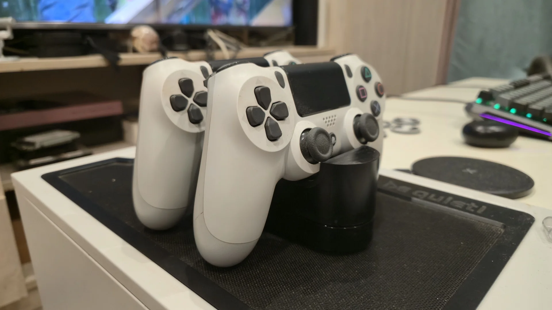 Dualshock 4 + зарядная станция (оригинал) - миниатюра 3