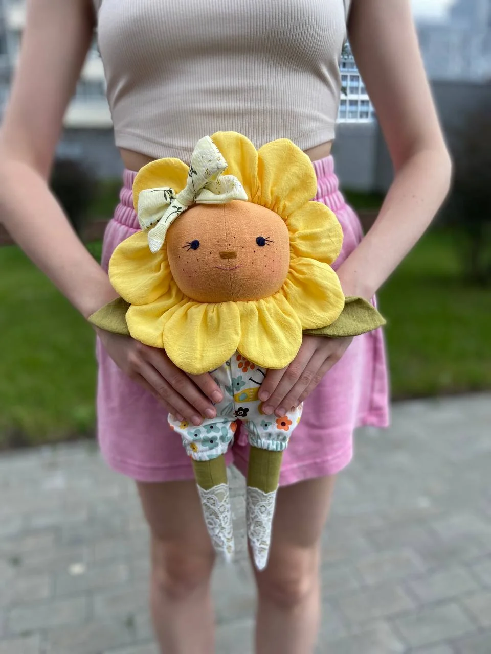 Цветок жёлтый с одеждой+лист-кроватка мягкая кукла - миниатюра 5