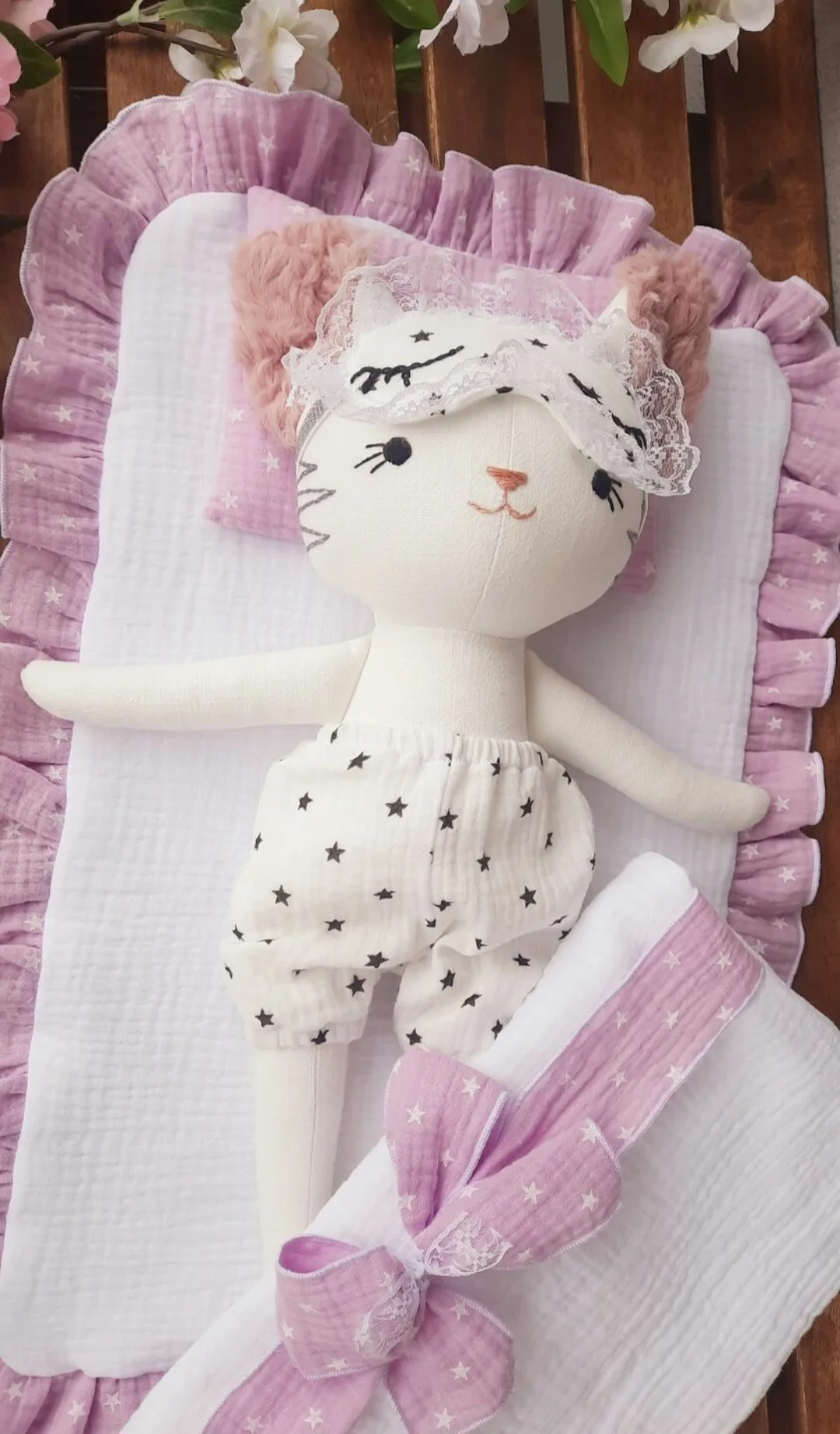 КОШЕЧКА игрушка с нарядами и постелькой - миниатюра 3