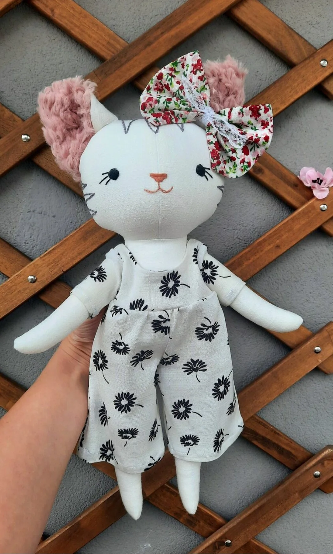 КОШЕЧКА игрушка с нарядами и постелькой - миниатюра 5