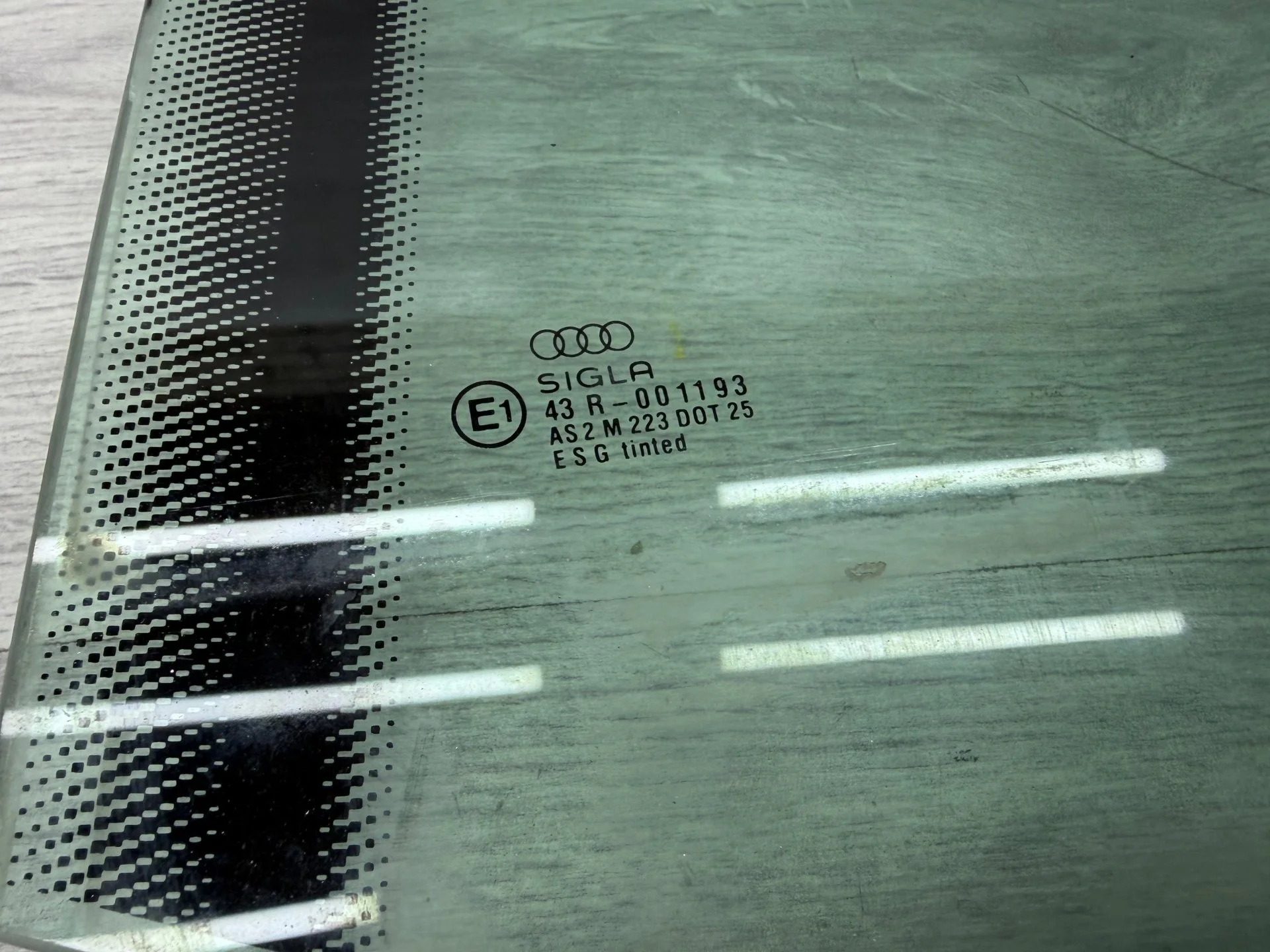 Стекло левой задней двери audi 100 A6C4 - миниатюра 2
