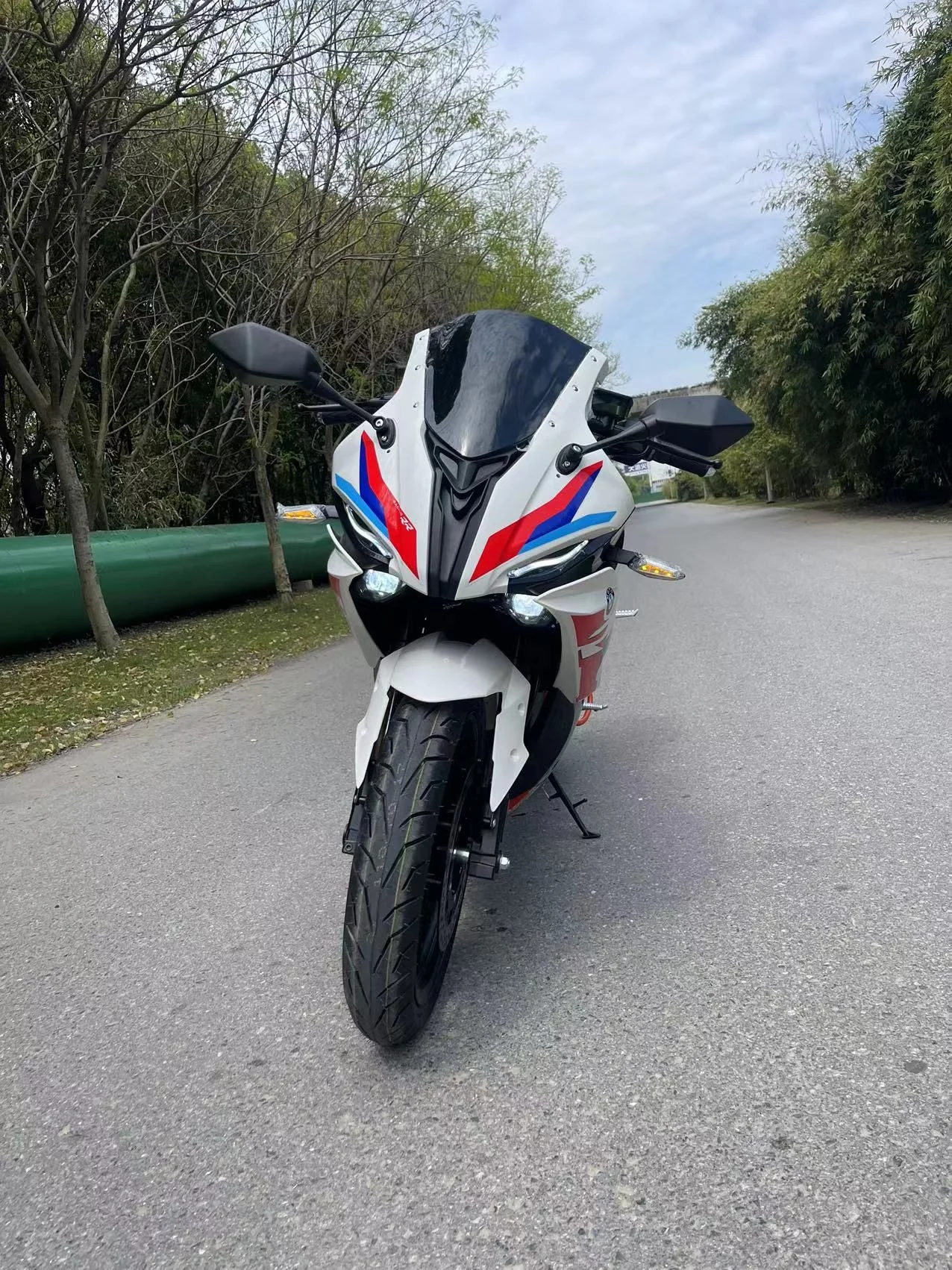 BMW RR электромотоцикл - миниатюра 4