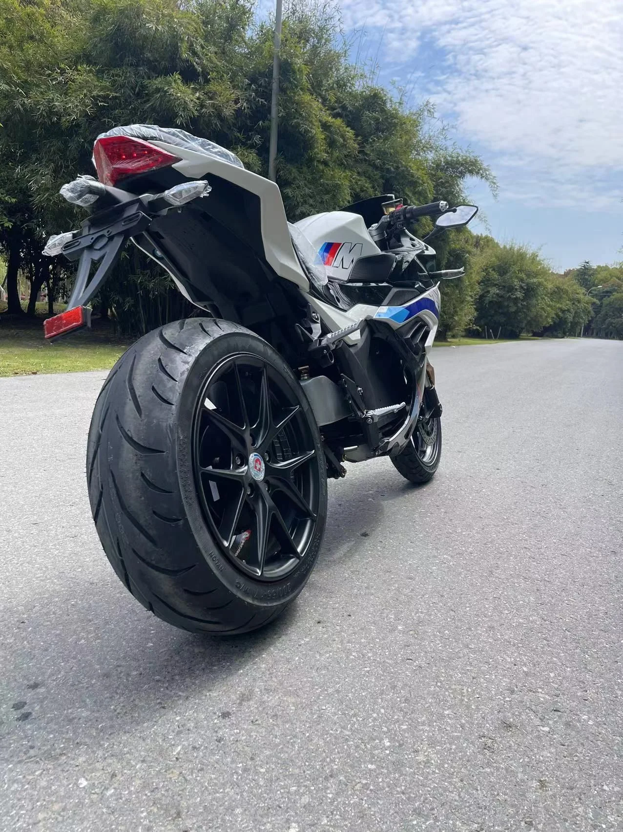 BMW RR электромотоцикл - миниатюра 8