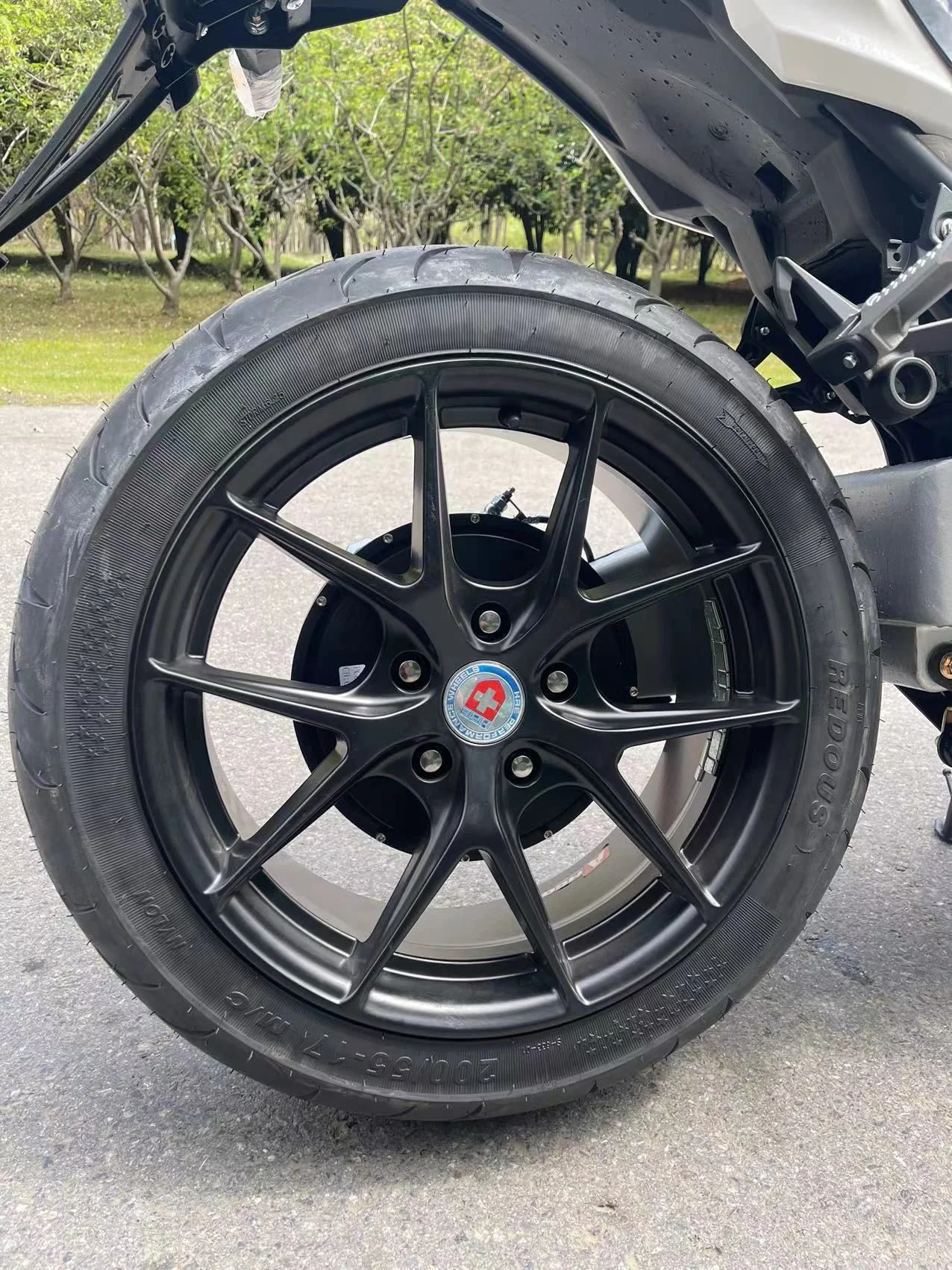 BMW RR электромотоцикл - миниатюра 9