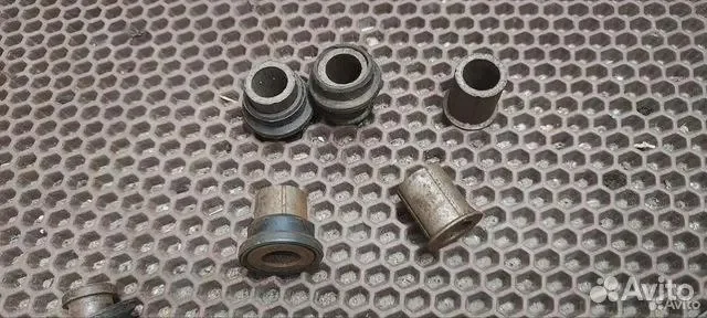 Втулка рычага Газ Волга 24 седан 402 1990 - изображение 1